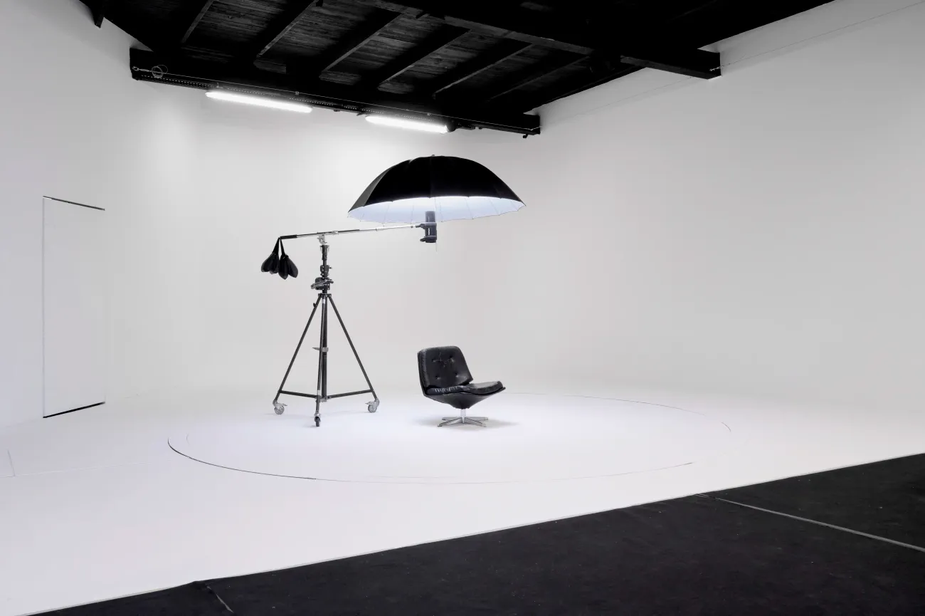 Studio Cyclorama — fond blanc immaculé 130m²